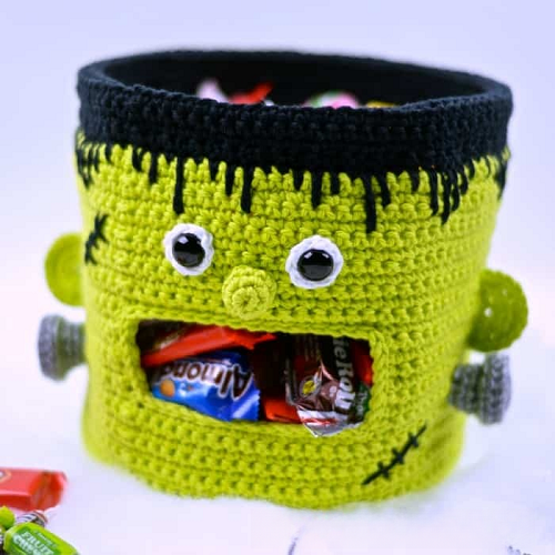 14 Under-One-Week Halloween Decor Free Crochet Patterns